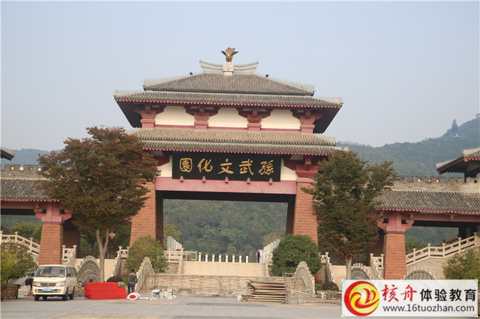 星光燦爛 納百川 星海實(shí)驗(yàn)中學(xué)700人團(tuán)隊(duì)巨畫 社會實(shí)踐活動